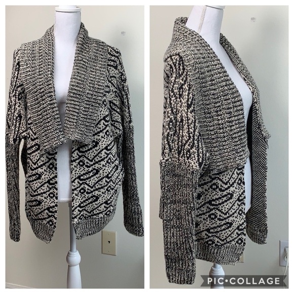 Neiman Marcus Black Tape soft chunky knit cardigan - Picture 1 of 6